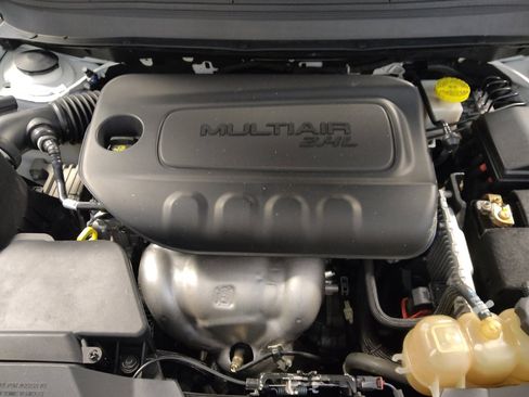 Used 2019 Jeep Cherokee Limited FWD image 30