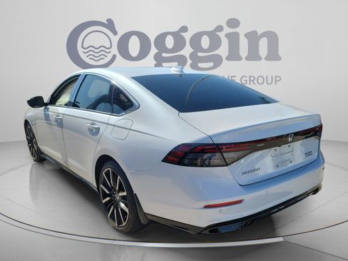 Used 2024 Honda Accord Touring image 2
