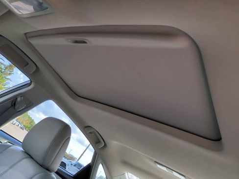 Used 2013 Toyota Avalon Limited image 19