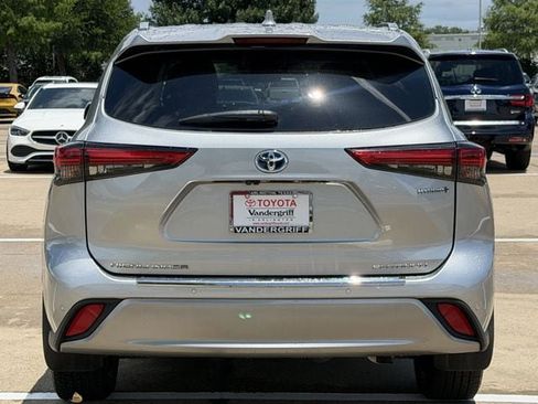 Used 2021 Toyota Highlander Platinum AWD/4WD image 5