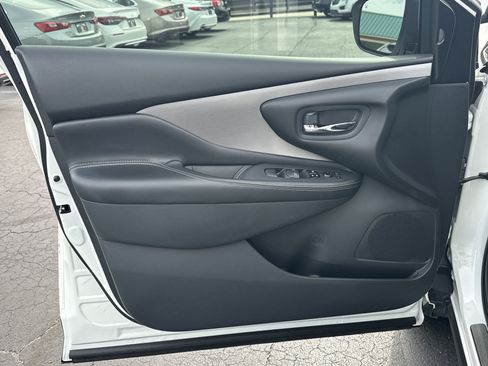 Used 2023 Nissan Murano SV w/ SV Midnight Edition Package FWD image 11