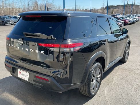 Used 2025 Nissan Pathfinder S image 5