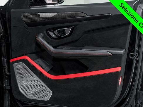 Used 2023 Lamborghini Urus Performante AWD/4WD image 44
