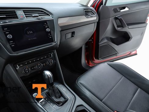Used 2021 Volkswagen Tiguan SE image 61
