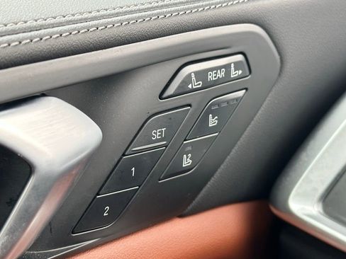 Used 2024 BMW X7 xDrive40i w/ Executive Package image 23