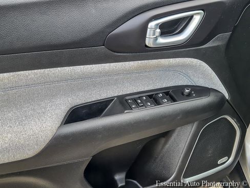 Used 2022 Jeep Compass Latitude w/ Sun and Sound Group FWD image 15