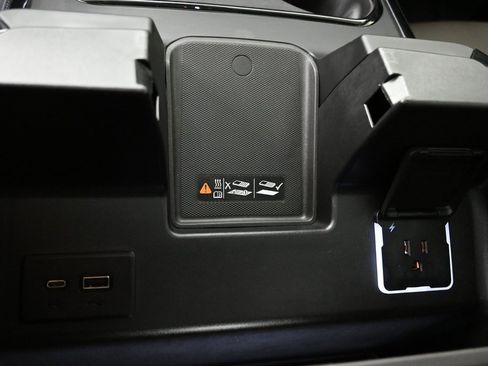 Used 2025 Chevrolet Silverado 2500 ZR2 w/ Technology Package image 32