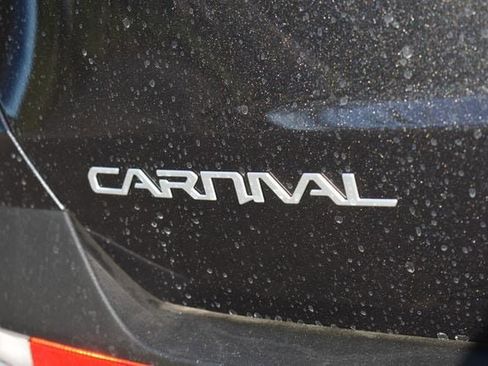 New 2026 Kia Carnival EX image 17