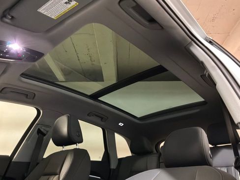 Used 2025 Audi Q5 Premium w/ Convenience Package image 5