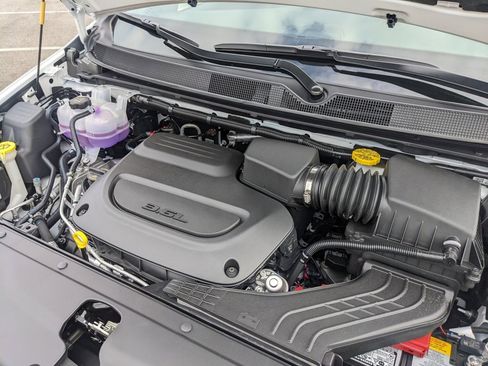 New 2026 Chrysler Pacifica Select image 60