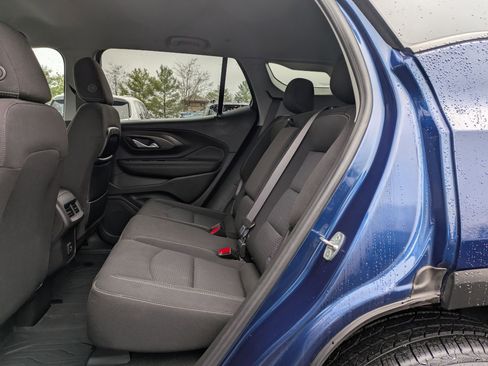 Used 2022 GMC Terrain SLE w/ Driver Convenience Package image 9