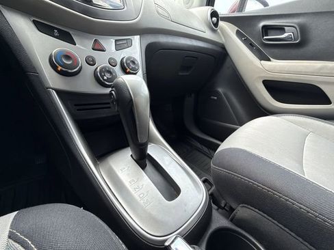 Used 2016 Chevrolet Trax LT w/ LT Sun and Sound Package FWD image 19