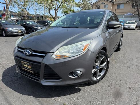 Used 2013 Ford Focus SE FWD image 1