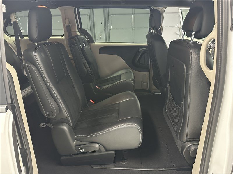 Used 2017 Dodge Grand Caravan SXT FWD image 6