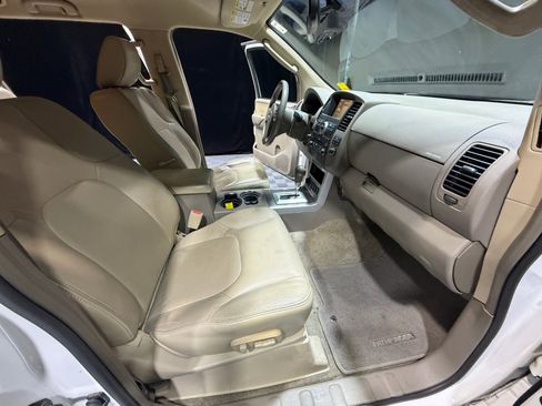 Used 2011 Nissan Pathfinder Silver image 19