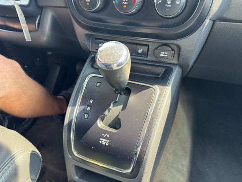 Used 2016 Jeep Patriot High Altitude FWD image 28