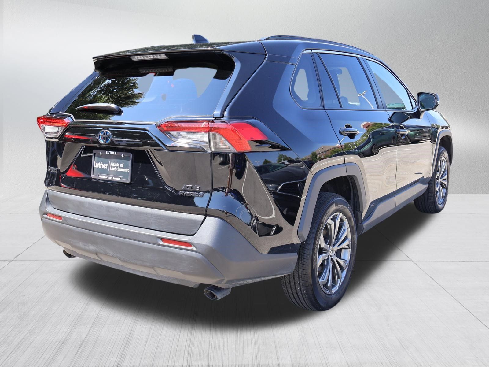 Used 2024 Toyota RAV4 XLE Premium w/ Weather Package AWD/4WD image 7