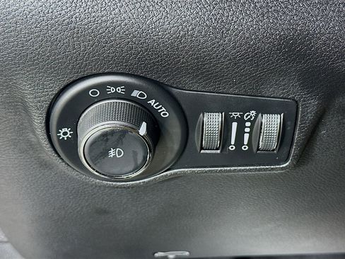 Used 2024 Jeep Compass Latitude AWD/4WD image 17