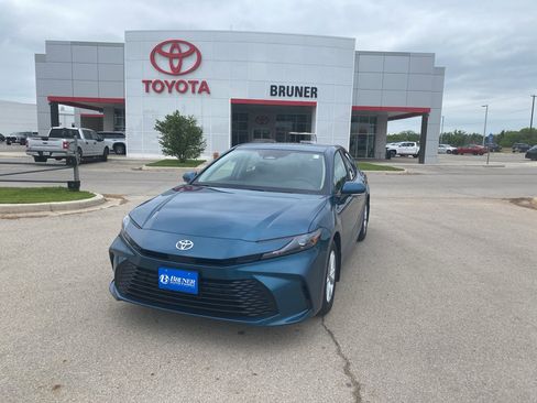 Used 2026 Toyota Camry LE w/ Convenience Package FWD image 2