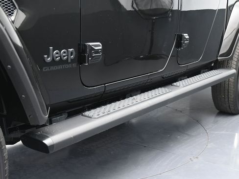 Used 2024 Jeep Gladiator Sport w/ Premium Package image 26