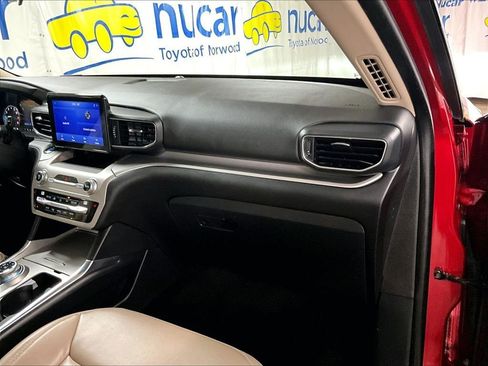 Used 2021 Ford Explorer XLT w/ Equipment Group 202A AWD/4WD image 13