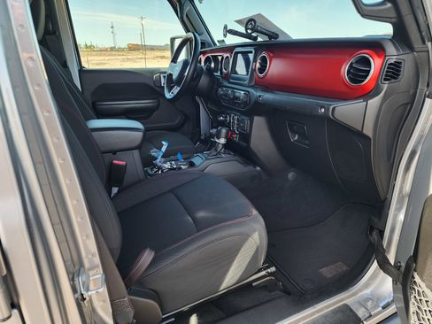 Used 2021 Jeep Gladiator Rubicon AWD/4WD image 13
