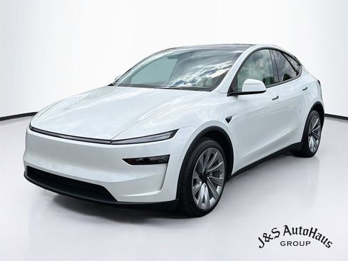 Used 2026 Tesla Model Y Long Range AWD/4WD image 3