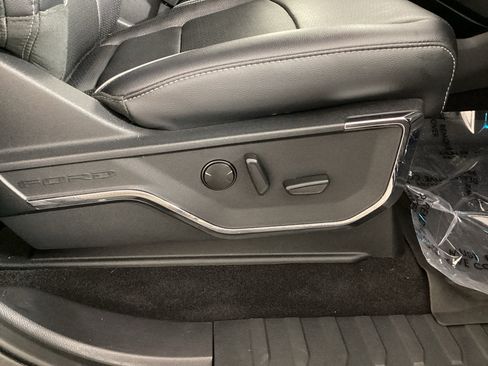 Used 2024 Ford F150 Lariat AWD/4WD image 9