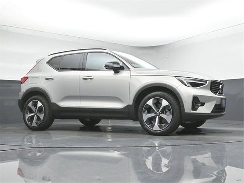 Used 2024 Volvo XC40 B5 Plus w/ Protection Package Premier image 35