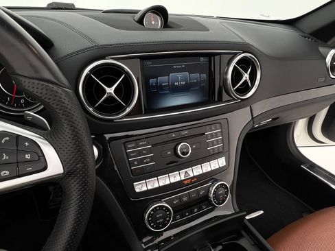 Used 2019 Mercedes-Benz SL 550 image 21