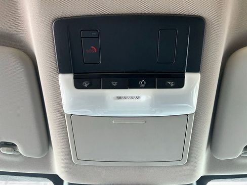 Used 2025 Nissan Rogue SV image 17