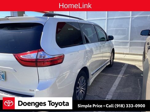 Used 2019 Toyota Sienna XLE w/ XLE Navigation Package image 6