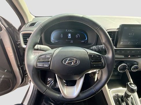 Used 2023 Hyundai Venue SEL image 11