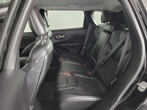 Used 2022 Jeep Cherokee Trailhawk AWD/4WD image 10
