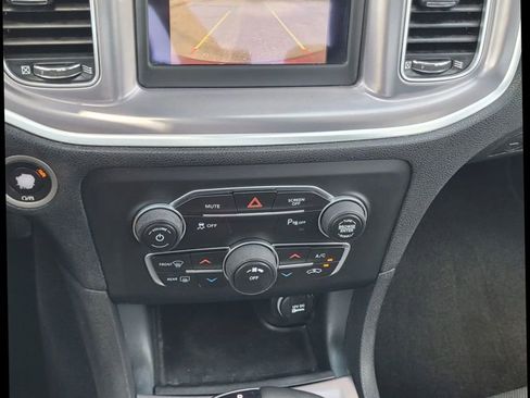 Used 2019 Dodge Charger SXT image 13