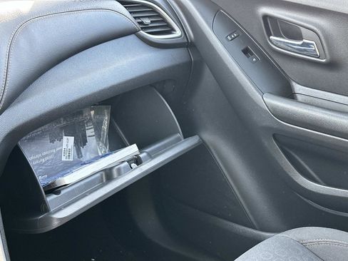 Certified 2022 Chevrolet Trax LS w/ Tint and Cruise Package image 31