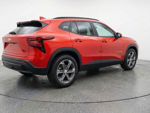 Used 2025 Chevrolet Blazer LT image 9