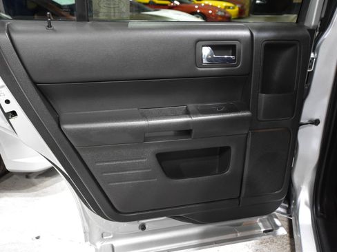 Used 2019 Ford Flex SE FWD image 27