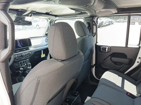 New 2025 Jeep Gladiator Sport image 11