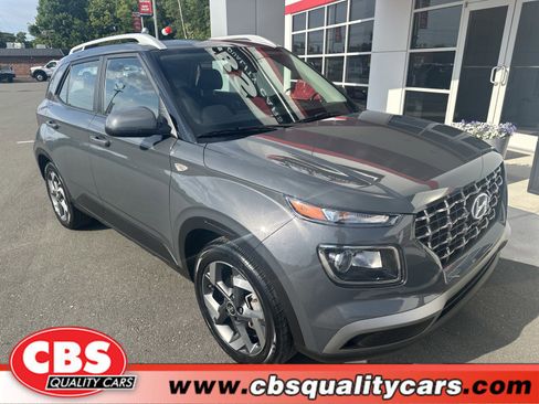 Used 2025 Hyundai Venue SEL FWD image 1