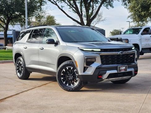 Used 2024 Chevrolet Traverse Z71 w/ Enhanced Driving Package image 2