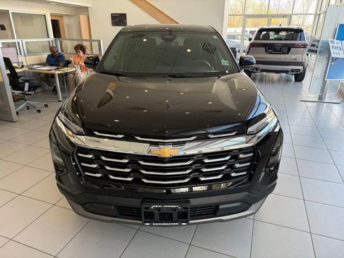 Used 2026 Chevrolet Equinox LT w/ Safety and Technology Package AWD/4WD image 3