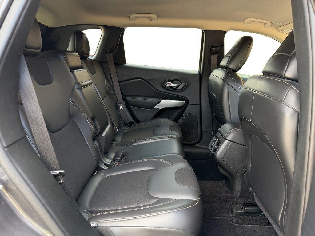Used 2018 Jeep Cherokee Latitude Plus FWD image 20