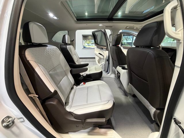 Used 2024 GMC Acadia Denali w/ Super Cruise Package FWD image 14