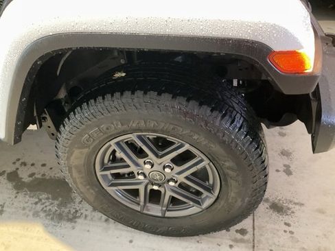 Used 2024 Jeep Gladiator Sport image 26