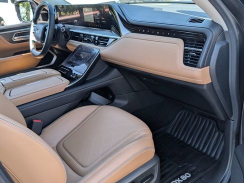 Used 2025 INFINITI QX80 Luxe AWD/4WD image 16