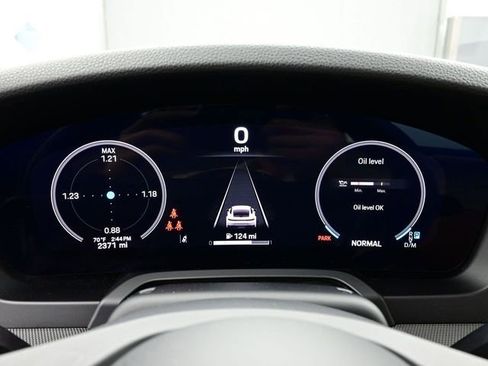 Certified 2025 Porsche 911 Carrera RWD image 9