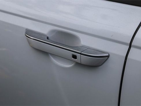 Used 2025 Kia Carnival EX image 13