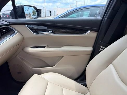 Used 2018 Cadillac XT5 AWD image 23