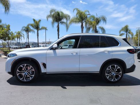 Certified 2025 BMW X5 xDrive40i w/ Parking Assistance Package AWD/4WD image 7
